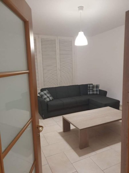 Tirane, jepet me qera apartament 1+1 Kati 5, 75 m² 400 Euro (todi shkurti)