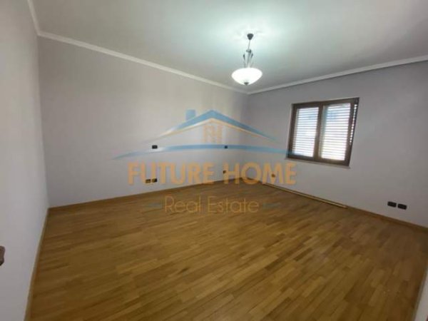 Durres, shitet apartament 2+1 Kati 4, 110 m² 110.000 Euro (Muzeu Deshmoreve)
