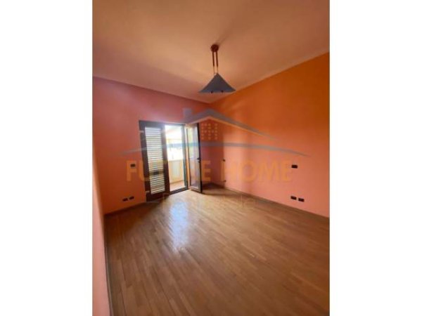 Durres, shitet apartament 2+1+BLK Kati 5, 180 m² 180.000 Euro (Muzeu Deshmoreve)