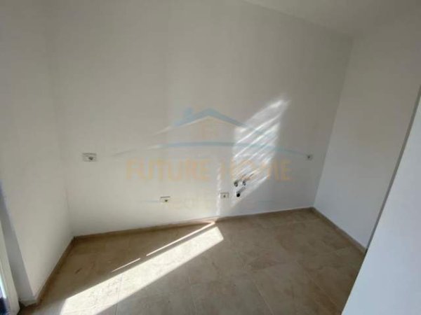 Tirane, shitet apartament 2+1 Kati 2, 162 m² 309.120 Euro (Rruga e Durresit)