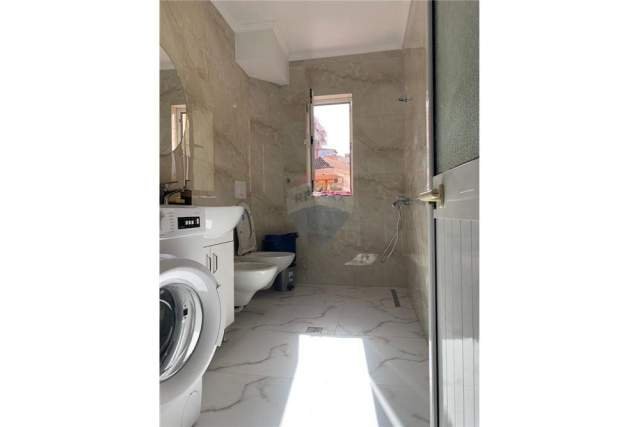 Tirane, jepet me qera apartament 2+1+A+BLK Kati 4, 70 m² 600 Euro (Qender)