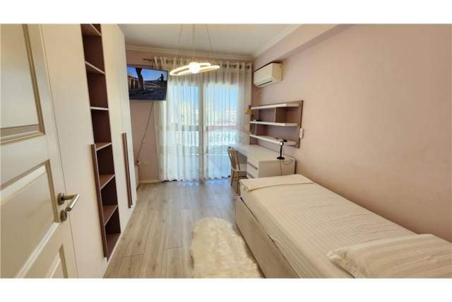 Tirane, jepet me qera apartament 2+1 Kati 7, 123 m² 1.200 Euro (BLLOK)