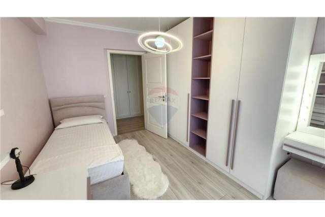 Tirane, jepet me qera apartament 2+1 Kati 7, 123 m² 1.200 Euro (BLLOK)