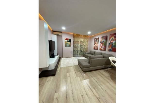 Tirane, jepet me qera apartament 1+1 Kati 8, 75 m² 600 Euro (Myslym Shyri)
