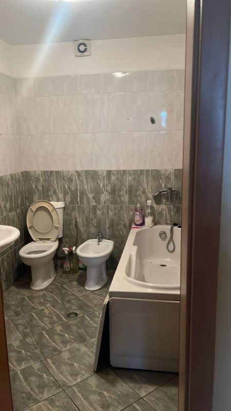 Tirane, shes apartament 2+1+A+BLK Kati 3, 1.300 Euro (Rruga e Kavajes)