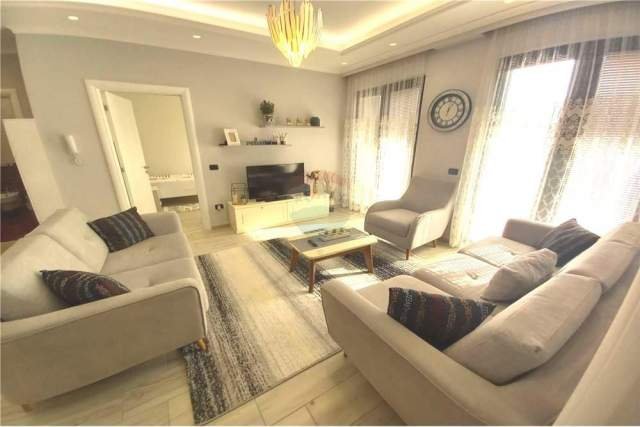 Tirane, jepet me qera apartament 2+1+BLK Kati 6, 1.000 Euro (Rruga e kavajes)