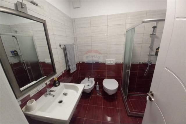 Tirane, jepet me qera apartament 2+1+BLK Kati 6, 1.000 Euro (Rruga e kavajes)