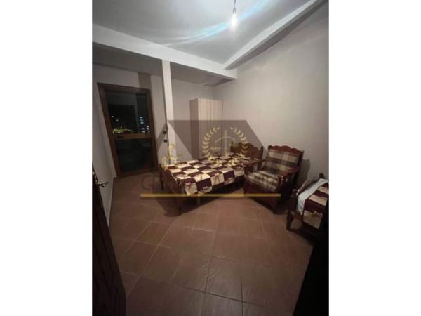 Tirane, jepet me qera apartament 1+1 Kati 4, 60 m² 300 Leke (Rruga  "5 maj ")
