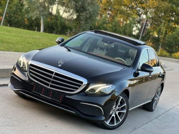 shes Mercedes-Benz MERCEDES E 220d - PANORAMA - DESIGNO Viti 2017,