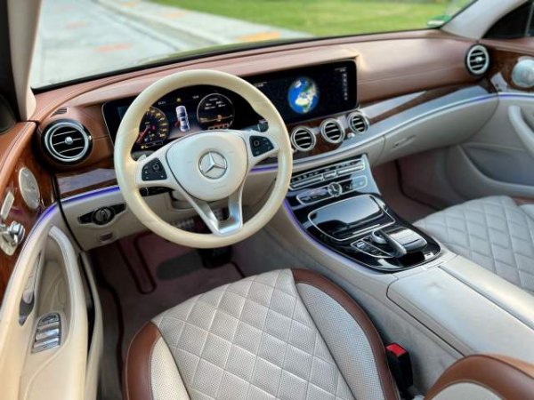 shes Mercedes-Benz MERCEDES E 220d - PANORAMA - DESIGNO Viti 2017,