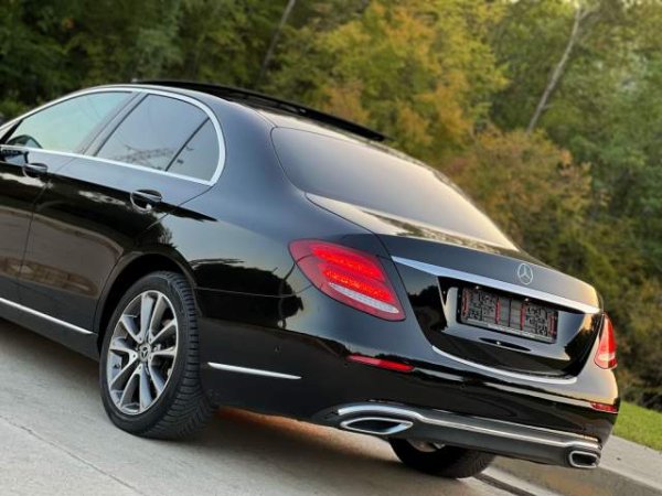 shes Mercedes-Benz MERCEDES E 220d - PANORAMA - DESIGNO Viti 2017,