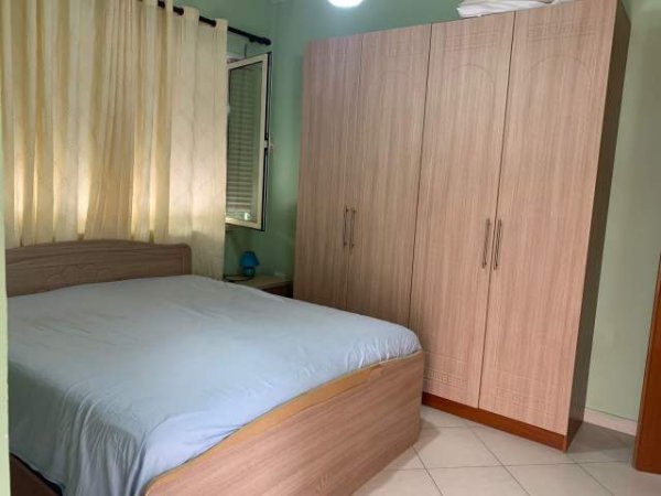 Tirane, jepet me qera apartament 1+1 Kati 1, 62 m² 300 Euro (Liqeni thate)