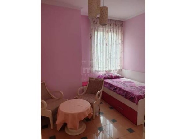 Tirane, jepet me qera apartament 3+1+BLK 150 m² 1.300 Euro (Blloku)
