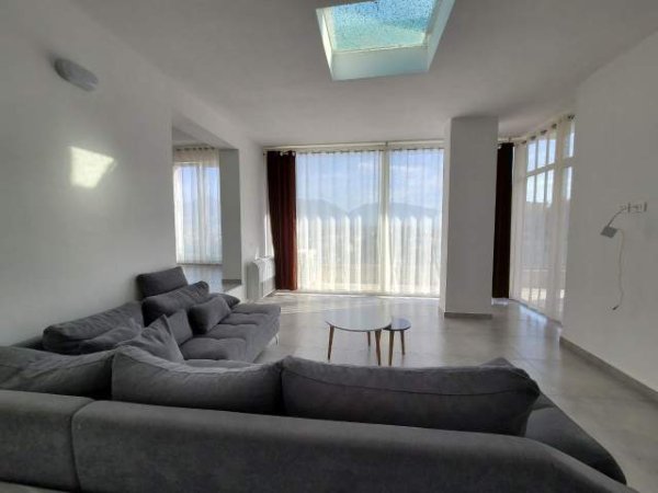 Tirane, jepet me qera Vile 4+1 Kati 3, 300 m² 1.700 Euro (kodra e diellit 2)