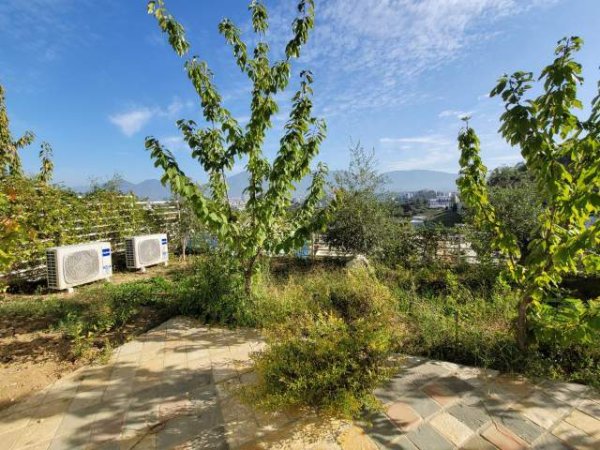 Tirane, jepet me qera Vile 4+1 Kati 3, 300 m² 1.700 Euro (kodra e diellit 2)
