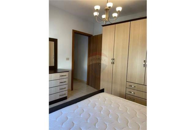 Tirane, jap me qera apartament 2+1 95 m² 450 Euro (Komuna Parisit)