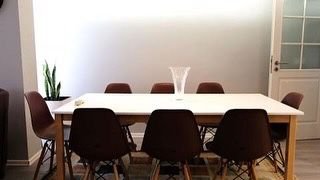 Apartamenti 2+1 për qira, ndodhet në një nga zonat më të preferuara për të jetuar, i cili ka një vendodhje strategjike, ne zonen e Bllokut,