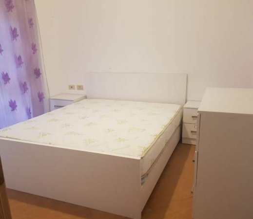 Tirane, jepet me qera apartament 1+1+BLK Kati 4, 60 m² 450 Euro (komuna parisit)