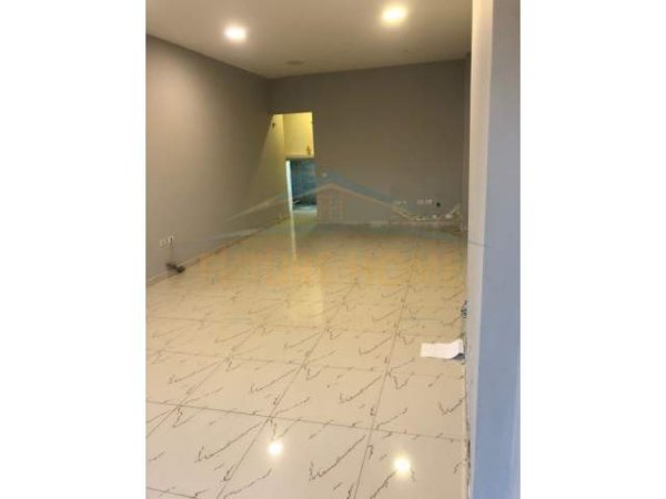 Durres, jepet me qera ambjent biznesi Kati 0, 50 m² 600 Euro (Rruga e Portit)