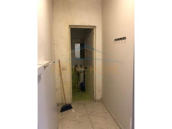 Durres, jepet me qera ambjent biznesi Kati 0, 50 m² 600 Euro (Rruga e Portit)