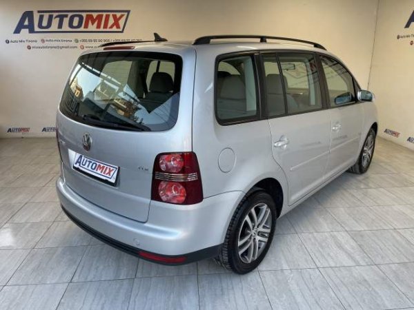 Tirane, shes makine Volkswagen touran Viti 2008, 5.600 Euro