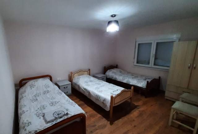 Tirane, jepet me qera apartament 2+1+BLK Kati 1, 75 m² 650 Euro (RR KAVAJES)