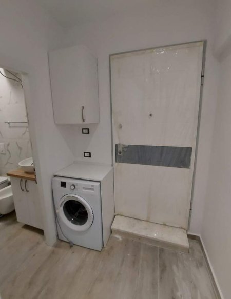 Tirane, jepet me qera apartament 1+1+BLK Kati 1, 50 m² 450 Euro (HOXHA TASIM)