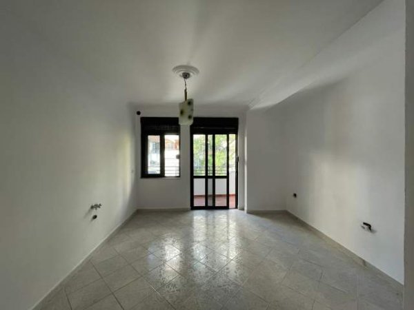 Tirane, jepet me qera zyre Kati 3, 100 m² 600 Euro (Tirana e Re)