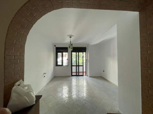 Tirane, jepet me qera zyre Kati 3, 100 m² 600 Euro (Tirana e Re)