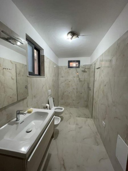Tirane, jepet me qera zyre Kati 3, 100 m² 600 Euro (Tirana e Re)