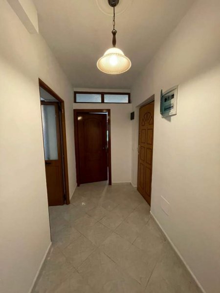 Tirane, jepet me qera zyre Kati 3, 100 m² 600 Euro (Tirana e Re)