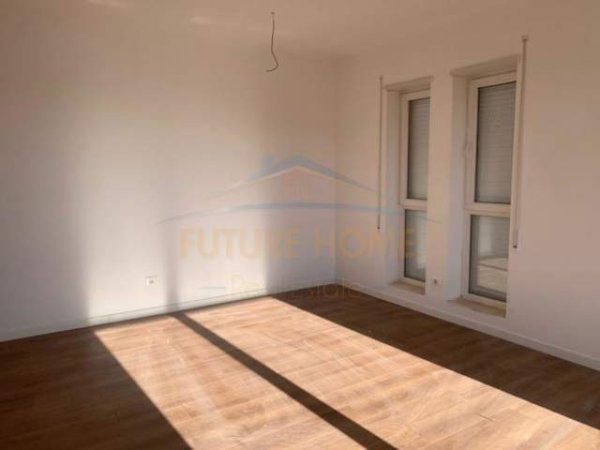 Tirane, jepet me qera apartament 2+1 Kati 9, 106 m² 500 Euro (Rruga e Dibres)