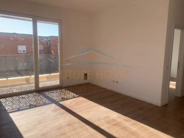 Tirane, jepet me qera apartament 2+1 Kati 9, 106 m² 500 Euro (Rruga e Dibres)