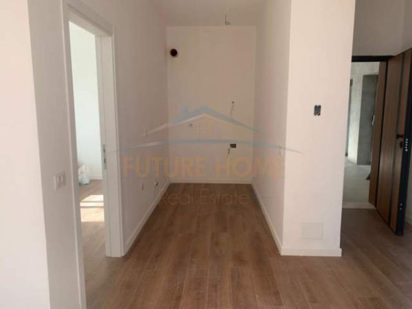 Tirane, jepet me qera apartament 2+1 Kati 9, 106 m² 500 Euro (Rruga e Dibres)