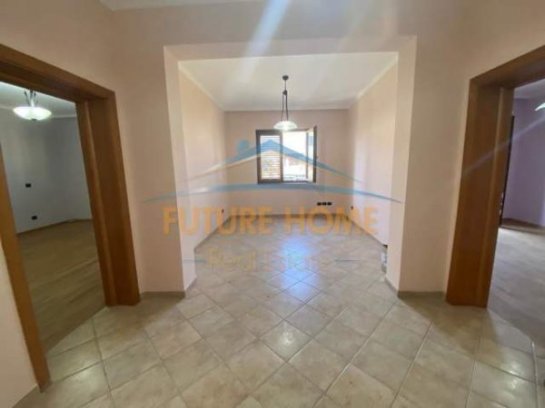 Durres, shitet apartament 2+1 Kati 4, 110 m² 110.000 Euro (Muzeu Deshmoreve)