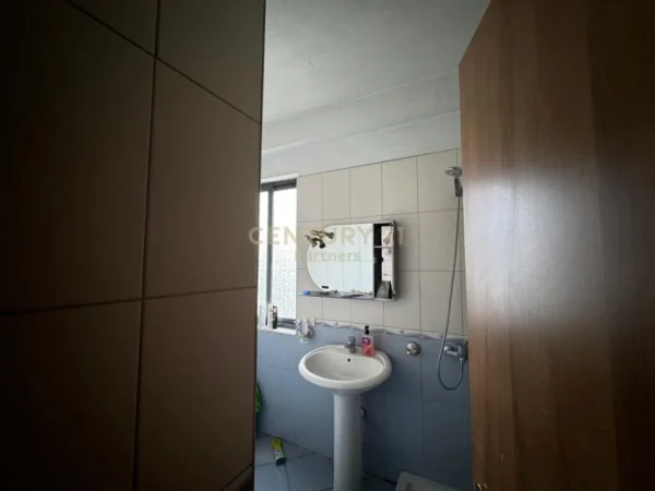 Tirane, shitet apartament 2+1 Kati 5, 84 m² 104.000 € (kodra e diellit)