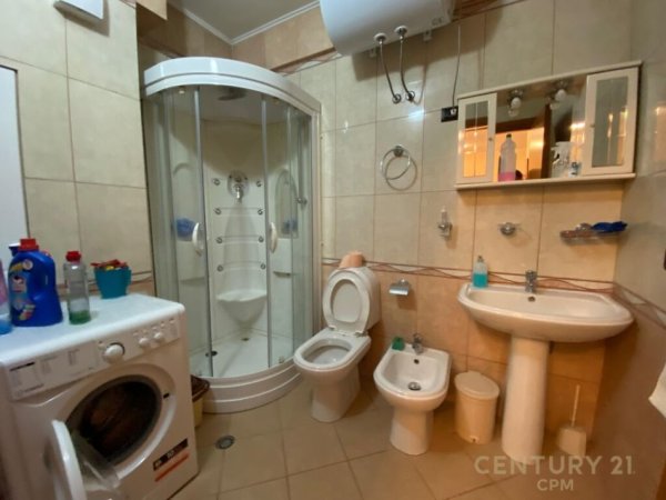 Tirane, jepet me qera apartament 1+1+Ballkon Kati 4, 64 m² 800 € (rruga e kavajes)