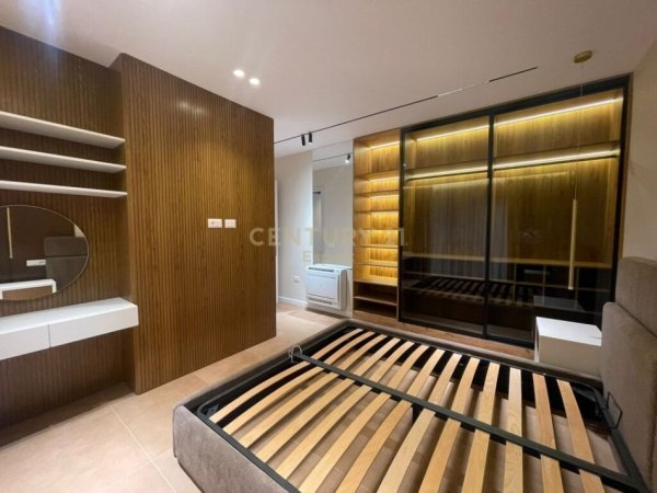 Tirane, jepet me qera apartament 2+1 Kati 4, 101 m² 1.300 € (qender)
