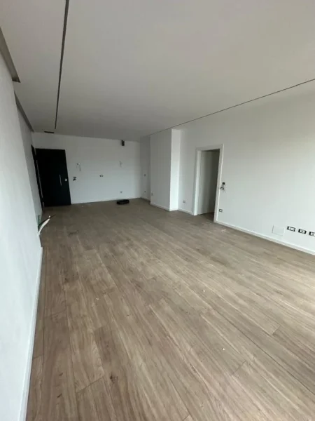 Tirane, jepet me qera zyre Kati 13, 160 m² 1.000 € (Residenca Tirana Garden Building)