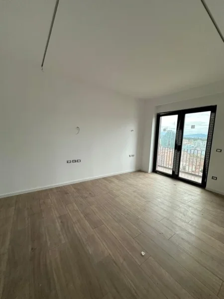 Tirane, jepet me qera zyre Kati 13, 160 m² 1.000 € (Residenca Tirana Garden Building)