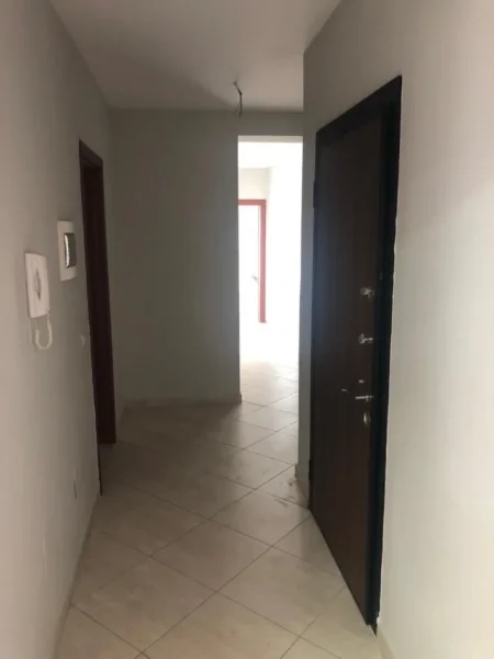 Tirane, jepet me qera zyre Kati 7, 107 m² 600 € (RRUGA JORDAN MISJA)