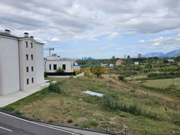 Tirane, shes apartament 2+1+Ballkon Kati 2, 124 m² 295.000 € (Rruga Hiqmet Buzi)