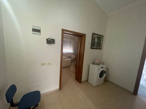 Tirane, jepet me qera apartament 2+1 Kati 5, 130 m² 600 € (QSUT)