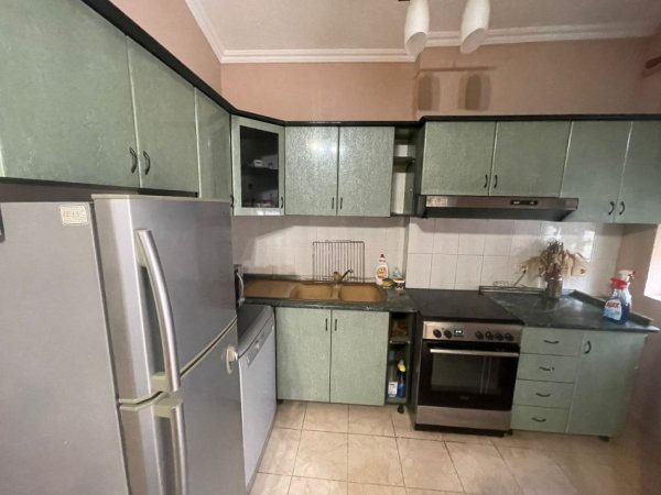 Tirane, jepet me qera apartament 2+1 Kati 5, 130 m² 600 € (QSUT)