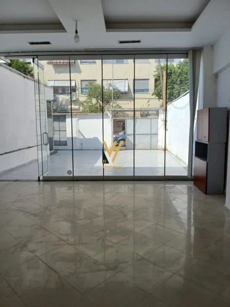 Tirane, jepet me qera dyqan Kati 0, 118 m² 1.000 € (RRUGA MEHMET BOCAJ)