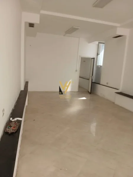 Tirane, jepet me qera dyqan Kati 0, 118 m² 1.000 € (RRUGA MEHMET BOCAJ)