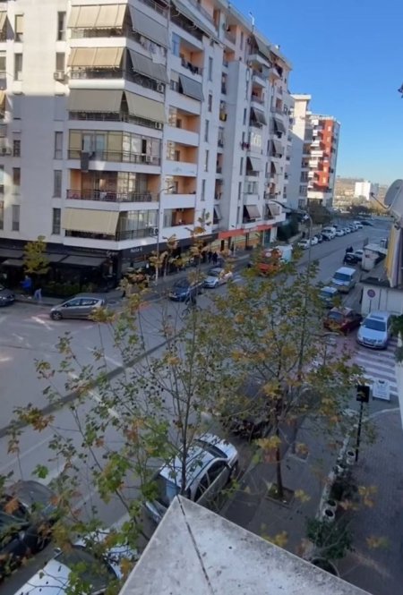 Tirane, jepet me qera apartament 2+1 Kati 3, 90 m² 350 € (Nela 6)