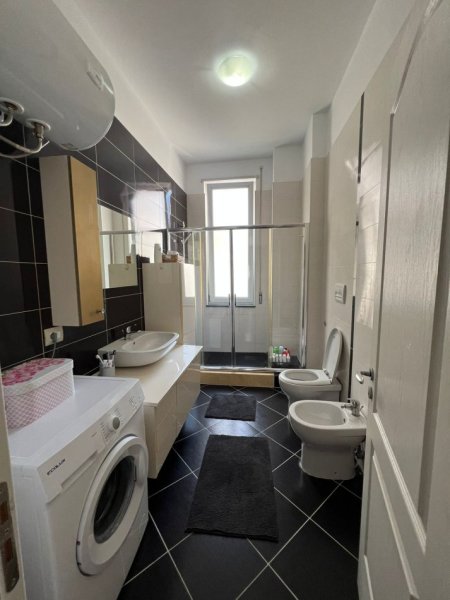 Tirane, jepet me qera apartament 1+1+Ballkon Kati 3, 65 m² 500 € (Kopshti Botanik)