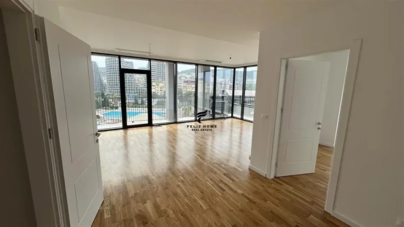 Tirane, jepet me qera zyre Kati 3, 125 m² 1.550 € (LIQENI ARTIFICIAL)