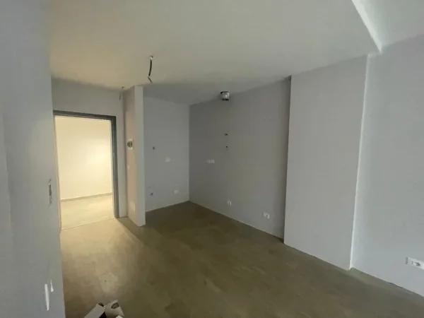 Tirane, jepet me qera Kati 3, 63 m² 700 € (Lake View)